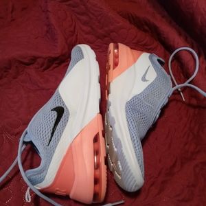 Women's nike air max motion 2